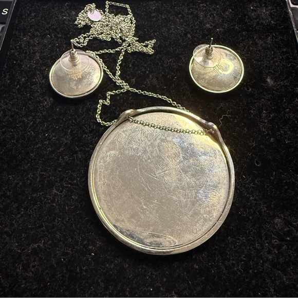 House of Harlow 1960 Sunburst Blue/Silver Pendant Necklace & Earrings Set - Picture 4 of 6